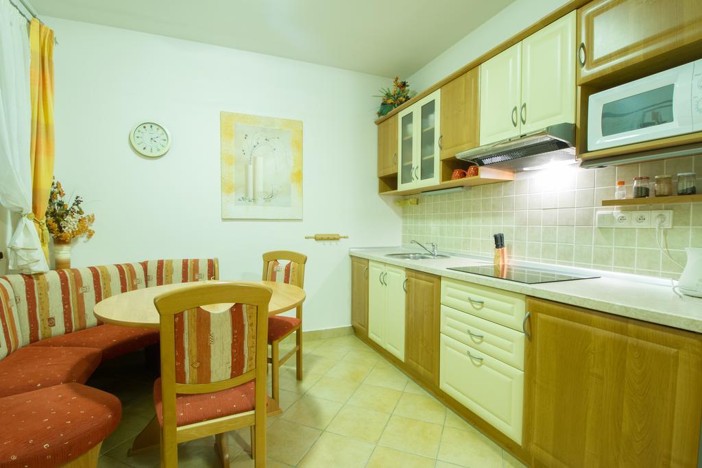 Vila Helena - Apartment Helena 2 Ruzomberok Rom bilde